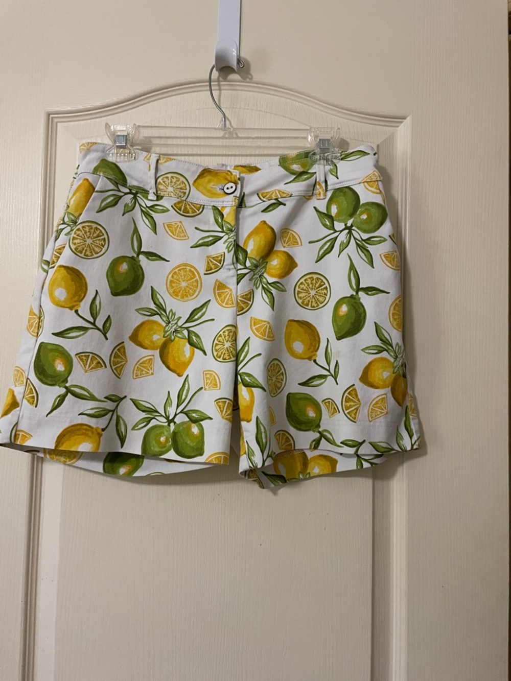 Isaac Mizrahi White Lemon Print High-Waist Shorts - Yellow & Green